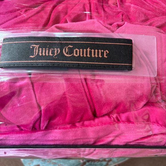 Juicy Couture Hot Pink Velour King Comforter Set 3 Piece Luxury Bedding Ensemble - Picture 7 of 8